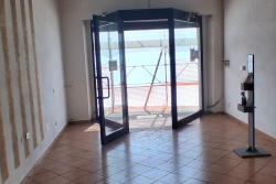 VERNIO FONDO COMMERCIALE DI 50 MQ LIBERO SUBITO