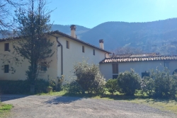 IN VILLA STORICA DELLA VALLE DEL BISENZIO TERRATETTO SU DUE LIVELLI