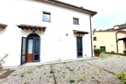 SOFIGNANO AMPIO 4 VANI RISTRUTTURATO CON DUE POSTI AUTO